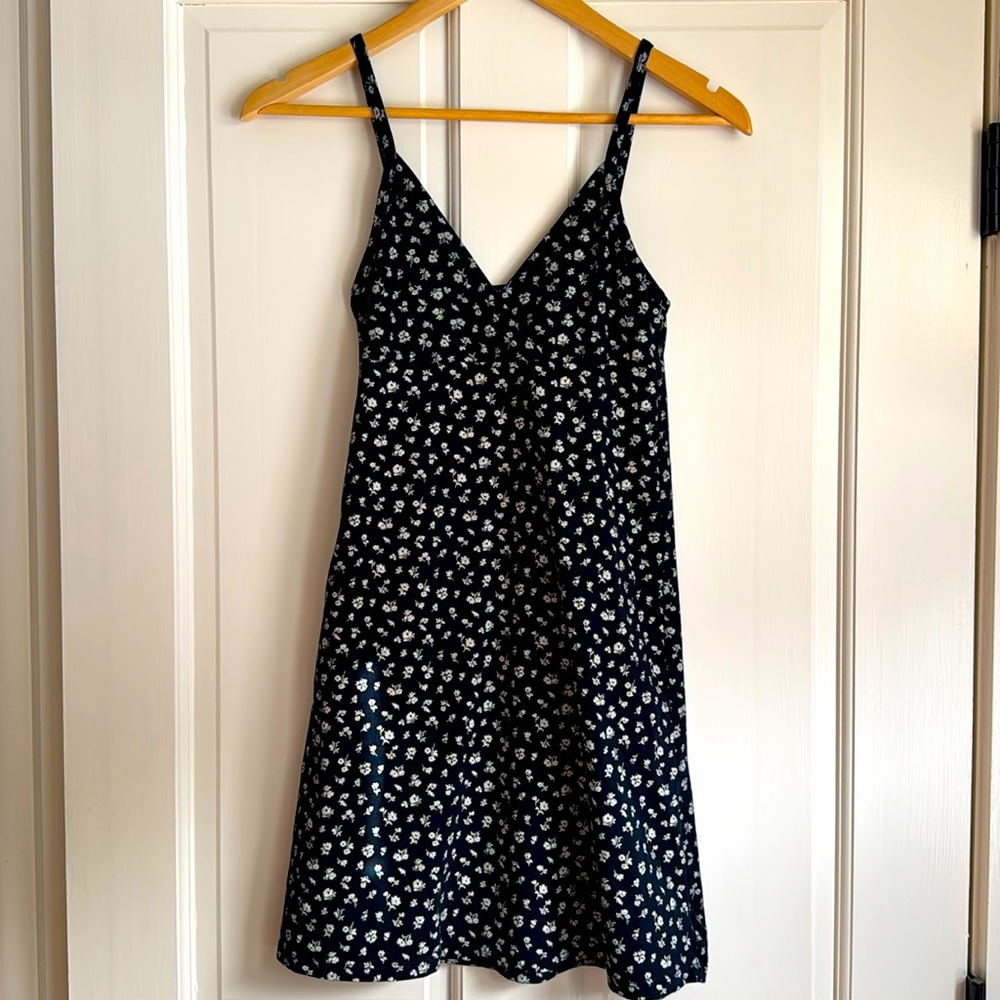 Brandy Melville Flower Print Dress. Black/White. Thin straps, cross over v neck.